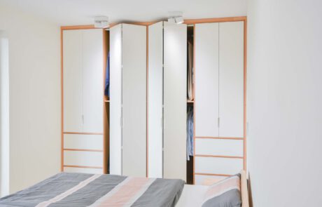 passgenauer Einbauschrank fürs Schlafzimmer oder Wohnzimmer vom Schreiner nach Maß und individuelle Wünschen