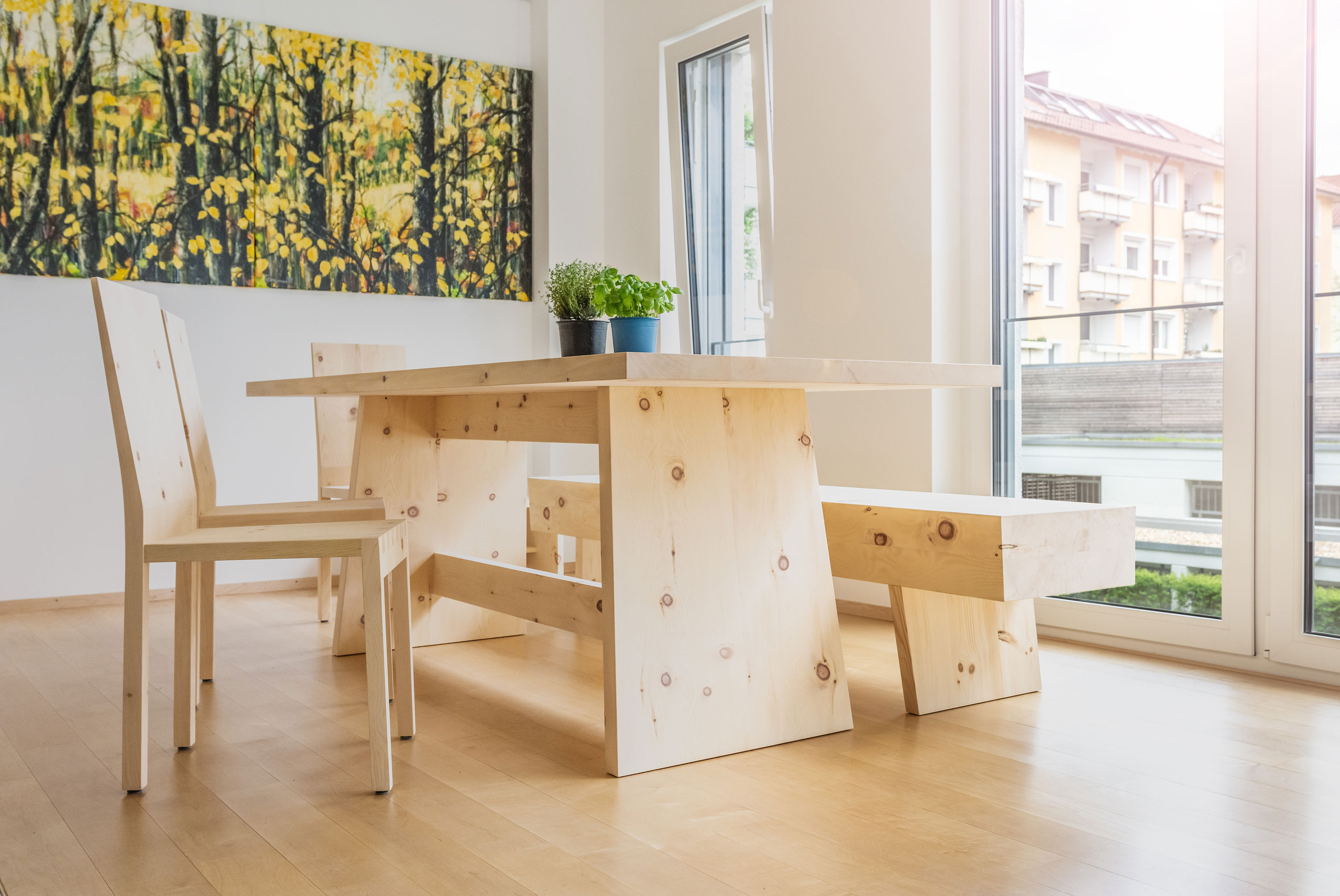 Tischgarnitur mit Bank und Stühlen aus Zirbenholz